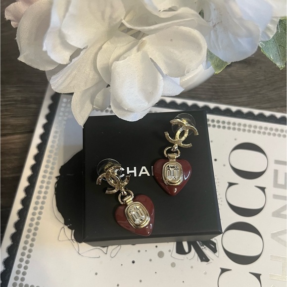 CHANEL Gold CC Crystal Heart Dangle Earrings - Picture 1 of 7